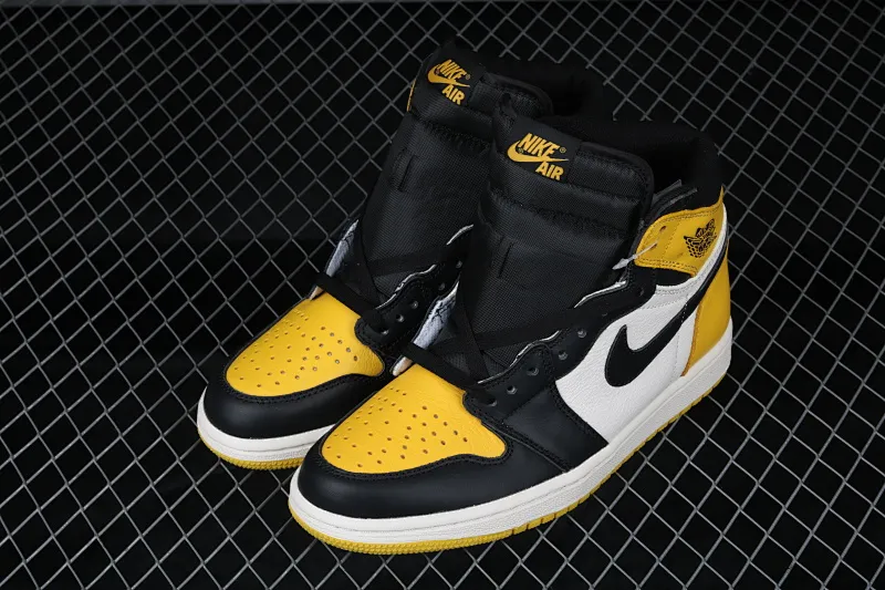 All categories Air Jordan Jordan series basketball shoes Air Jordan 1 High Air Jordan 1 Yellow Toe AJ1 OG black and yellow toe high-top basketball shoes AR1020-700